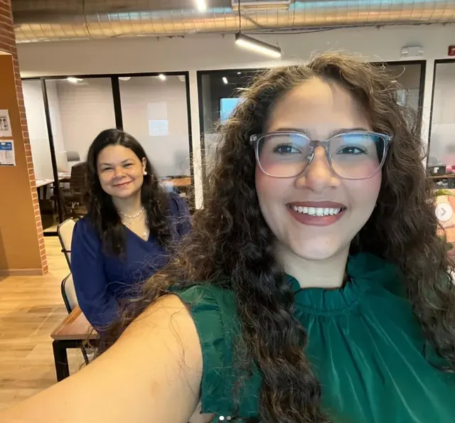 Equipo de Lady Web en un momento real de trabajo y acompañamiento en Panamá
